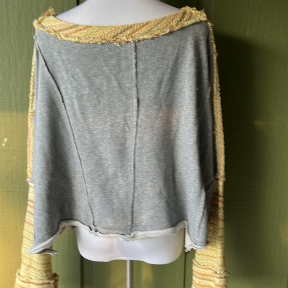 Free people, multi textures and fabrics in the front and back cropped top - Picture 3 of 5